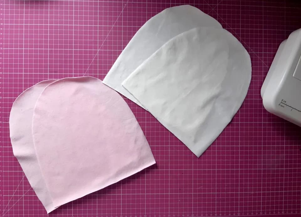 Jak powiększyć czapkę? Skuteczne metody bez ryzyka uszkodzenia