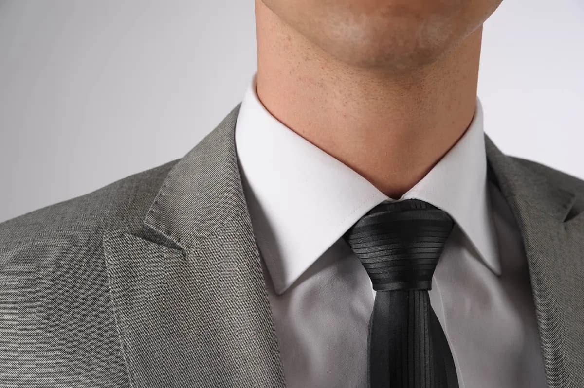 Jak wiązać krawat Windsor: Proste kroki, które musisz znać