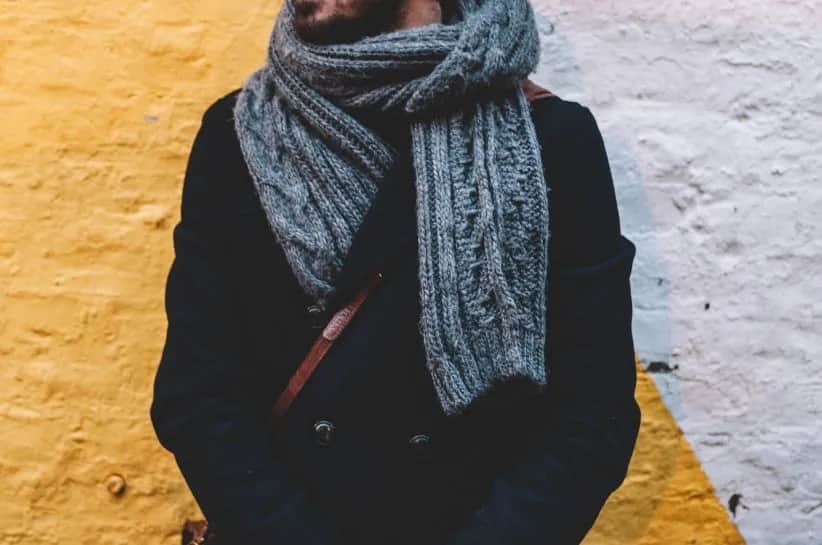 Jak wiązać szalik do płaszcza - stylowe techniki, które zaskoczą