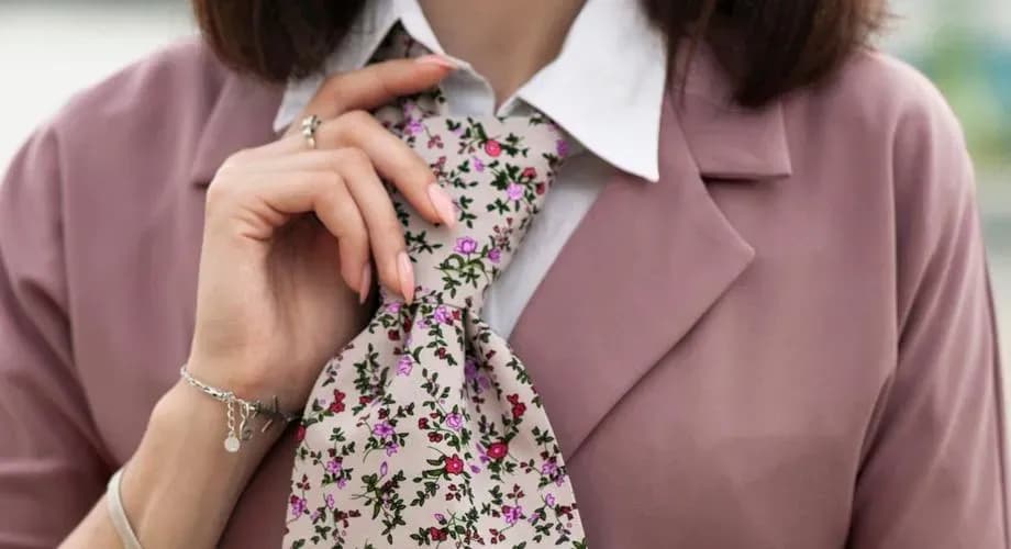 Gdzie kupić krawat damski? Najlepsze oferty i sklepy online