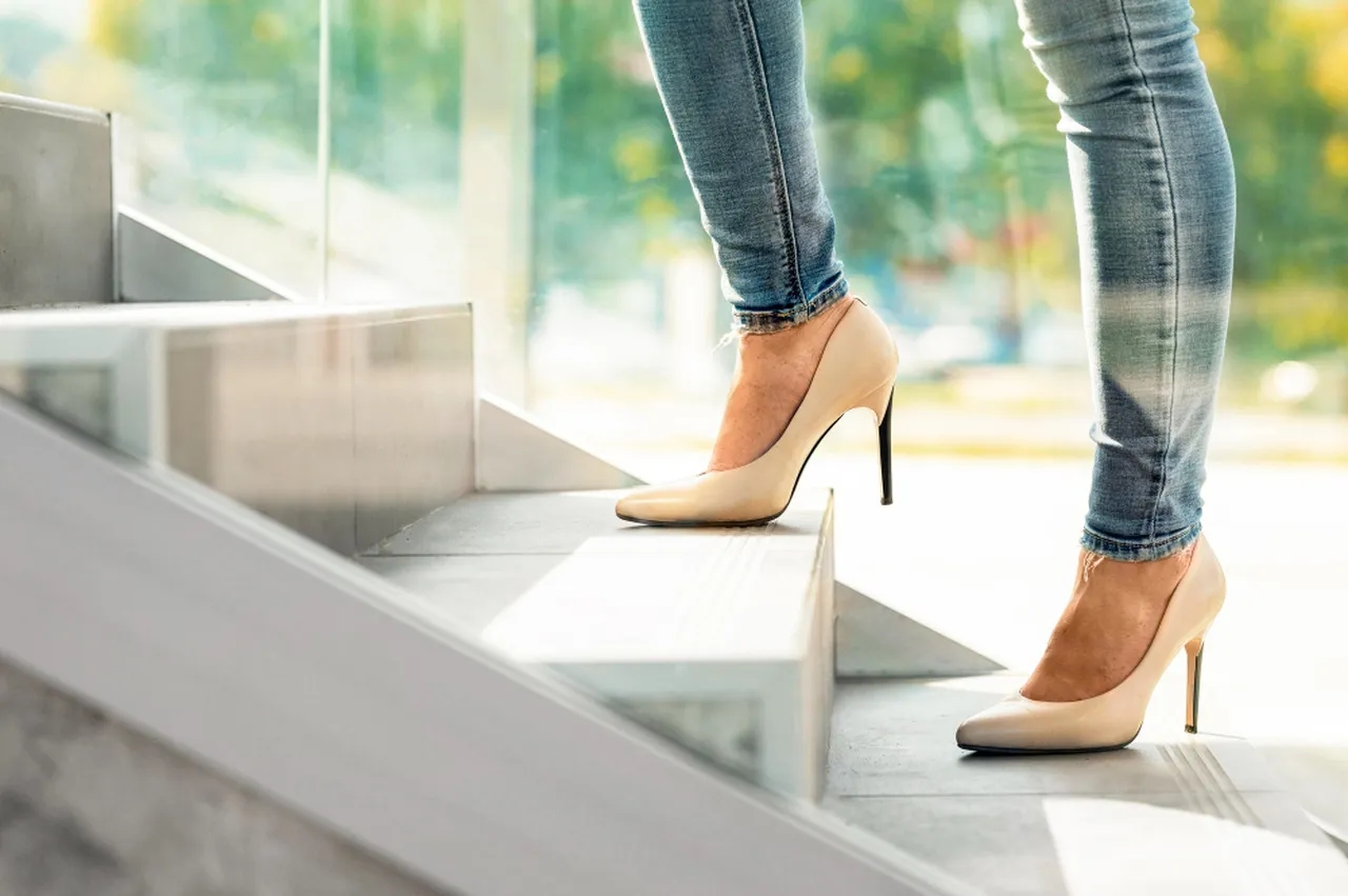 Jak zmierzyć wysokość całkowitą buta, aby uniknąć błędów przy zakupie