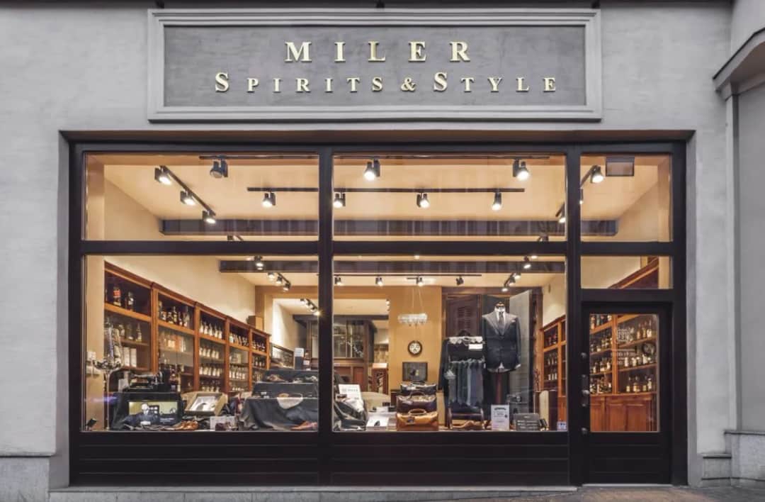 Jakie kolory skarpetek do granatowego garnituru najlepiej wybrać?