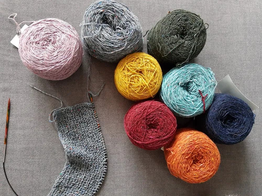 Jaki ścieg na szalik? Odkryj najlepsze techniki dziergania dla początkujących